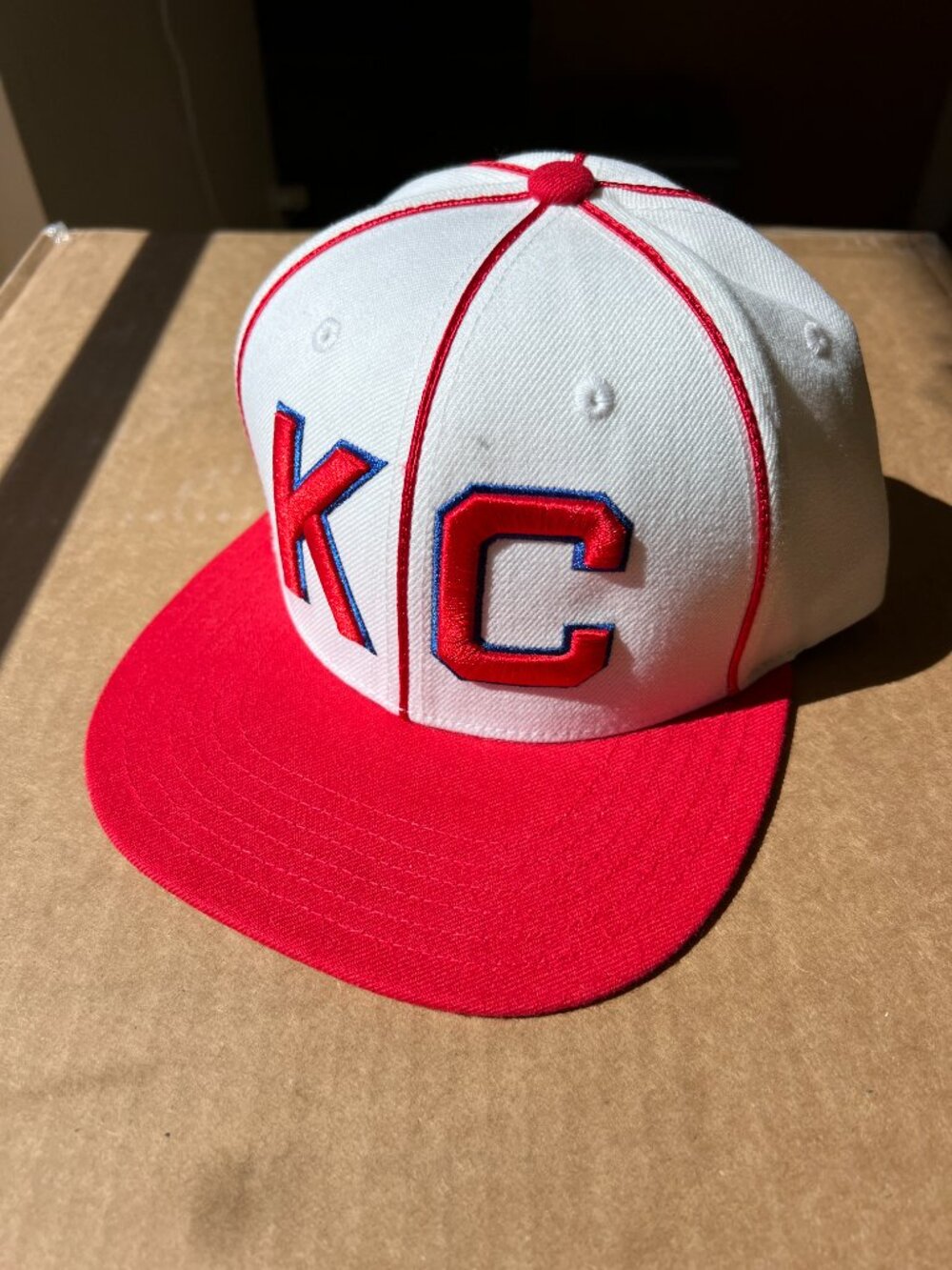 Kansas City Monarchs Display w/Flaws Flat Brim Embroidered Snapback Red & White